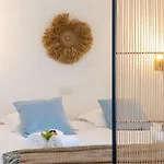 Casiola - Beautiful Spacious With Frontal Sea View شقة *