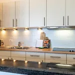 Casiola - Beautiful Spacious With Frontal Sea View شقة *