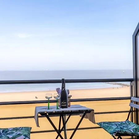 Huswell - Beautiful Spacious With Frontal Sea View Lägenhet