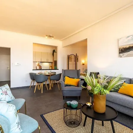 Huswell - Beautiful Spacious With Frontal Sea View