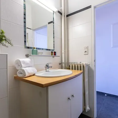 Huswell - Beautiful Spacious With Frontal Sea View