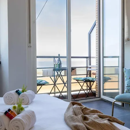Huswell - Beautiful Spacious With Frontal Sea View Lägenhet Knokke-Heist