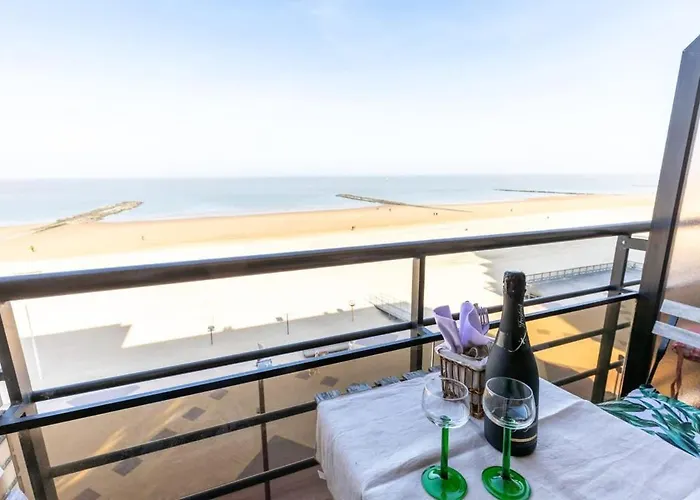 Huswell - Beautiful Spacious With Frontal Sea View