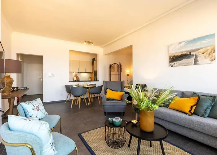 Huswell - Beautiful Spacious With Frontal Sea View