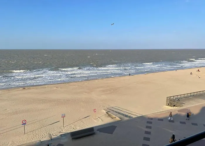 Huswell - Beautiful Spacious With Frontal Sea View Apartment *